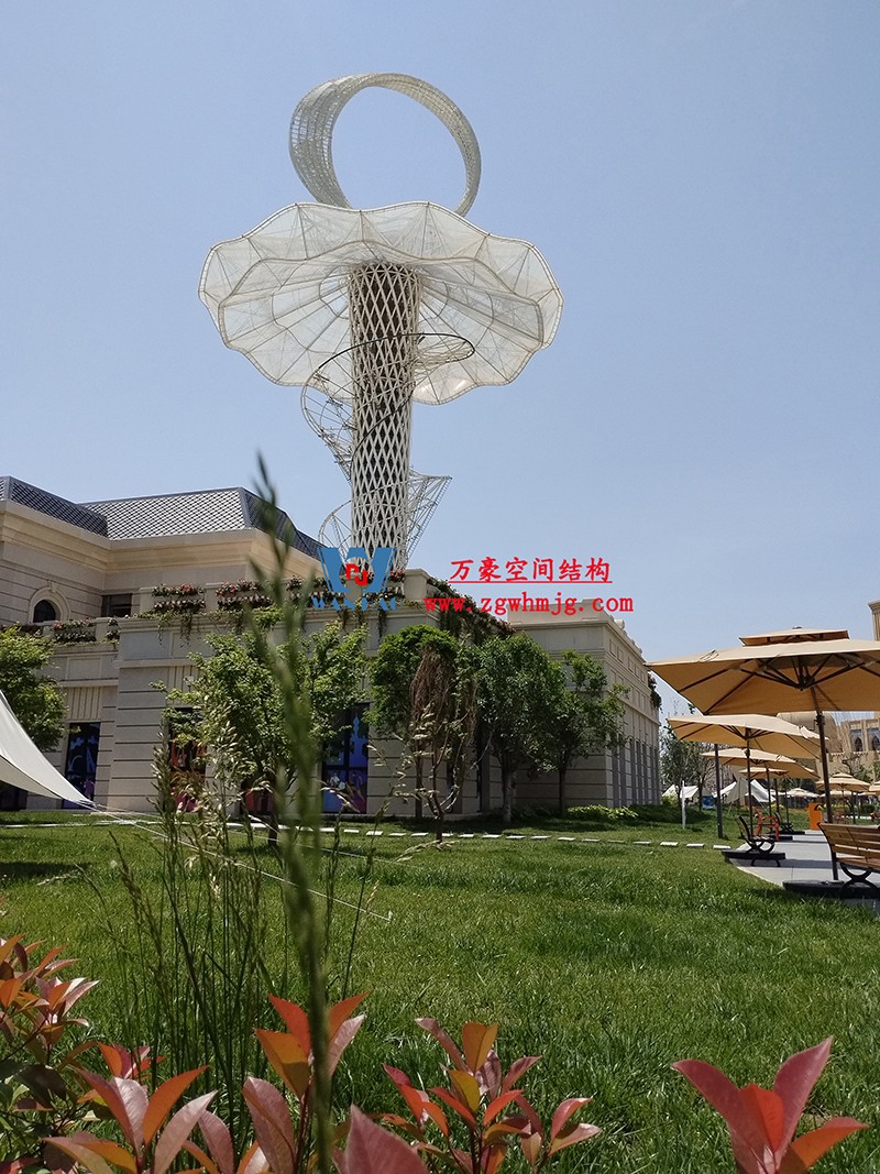 身姿輕盈，造型優(yōu)美的膜結(jié)構(gòu)建筑