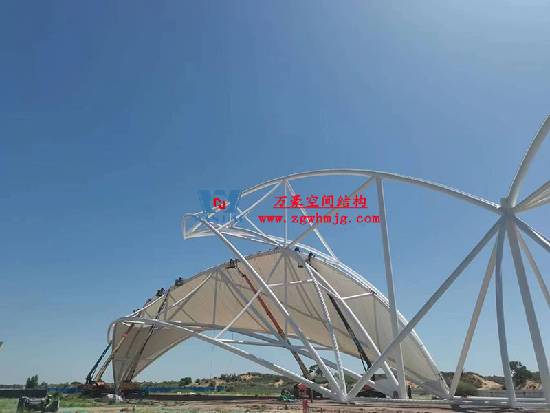 膜結(jié)構(gòu)大門出入口的優(yōu)勢(shì)特點(diǎn) 膜結(jié)構(gòu)大門出入口的優(yōu)勢(shì)特點(diǎn)