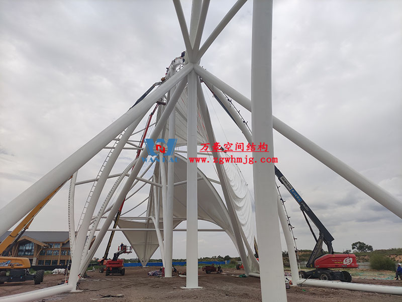 膜結(jié)構(gòu)大門出入口的優(yōu)勢(shì)特點(diǎn) 膜結(jié)構(gòu)大門出入口的優(yōu)勢(shì)特點(diǎn)