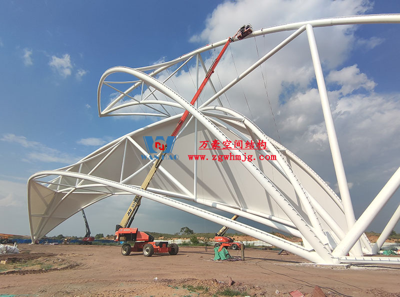 膜結(jié)構(gòu)大門出入口的優(yōu)勢(shì)特點(diǎn) 膜結(jié)構(gòu)大門出入口的優(yōu)勢(shì)特點(diǎn)