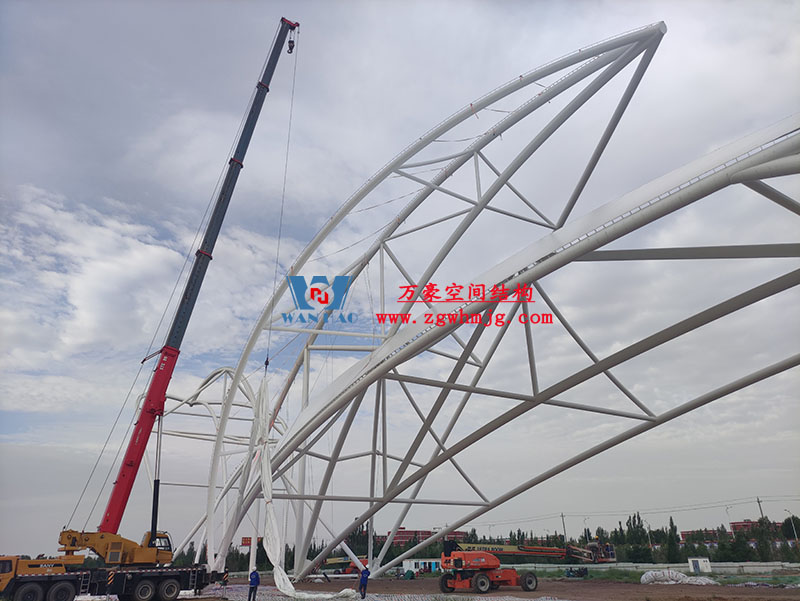 膜結(jié)構(gòu)大門出入口的優(yōu)勢(shì)特點(diǎn) 膜結(jié)構(gòu)大門出入口的優(yōu)勢(shì)特點(diǎn)