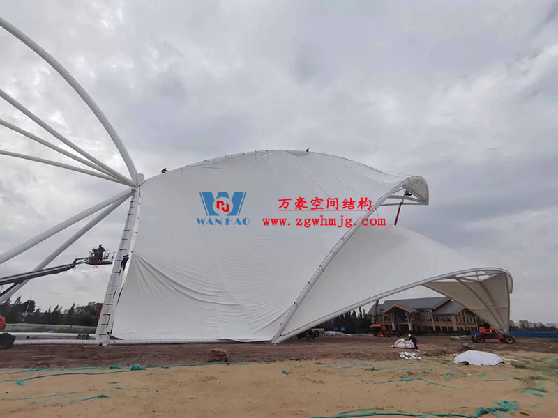 膜結(jié)構(gòu)大門出入口的優(yōu)勢(shì)特點(diǎn) 膜結(jié)構(gòu)大門出入口的優(yōu)勢(shì)特點(diǎn)