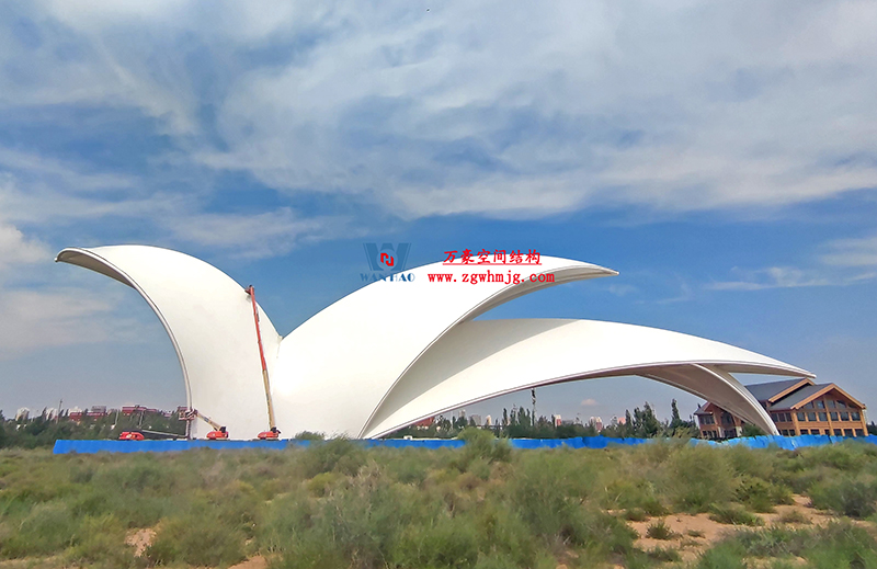 陜西定邊馬蓮灘沙漠公園鋼膜結(jié)構(gòu)工程“奮力快跑”，工程“進(jìn)度條”刷新了!