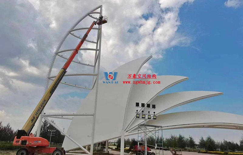 陜西定邊馬蓮灘沙漠公園鋼膜結(jié)構(gòu)工程“奮力快跑”，工程“進(jìn)度條”刷新了!