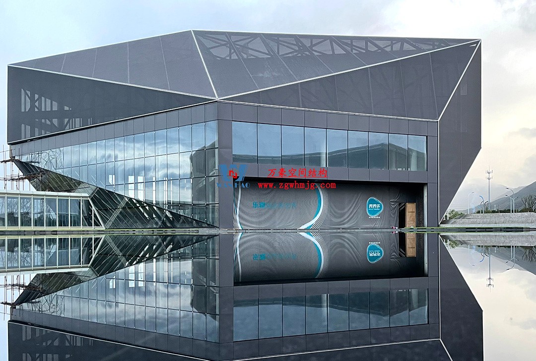 有骨骼、有皮膚的PTFE膜結(jié)構(gòu)建筑