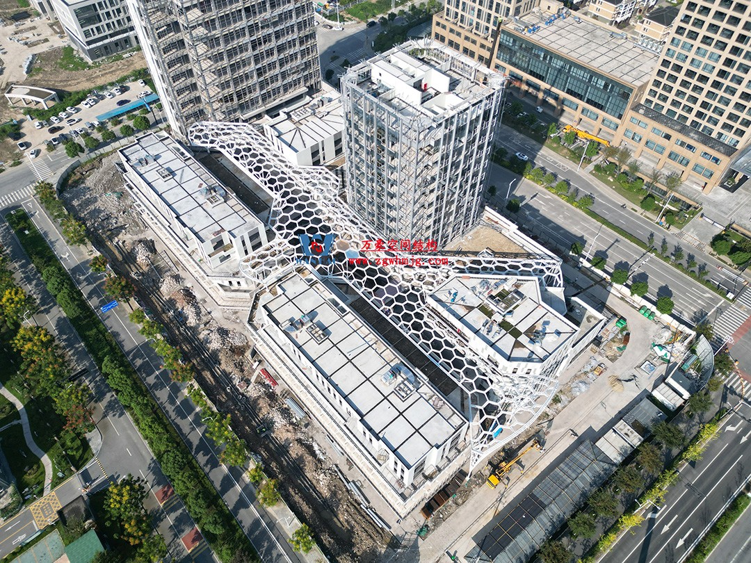 已完工，這個(gè)ETFE氣枕商業(yè)天幕閃亮登場(chǎng)！