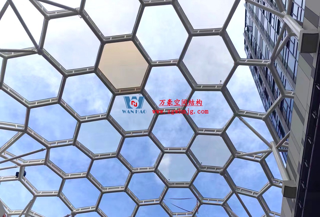 已完工，這個(gè)ETFE氣枕商業(yè)天幕閃亮登場(chǎng)！