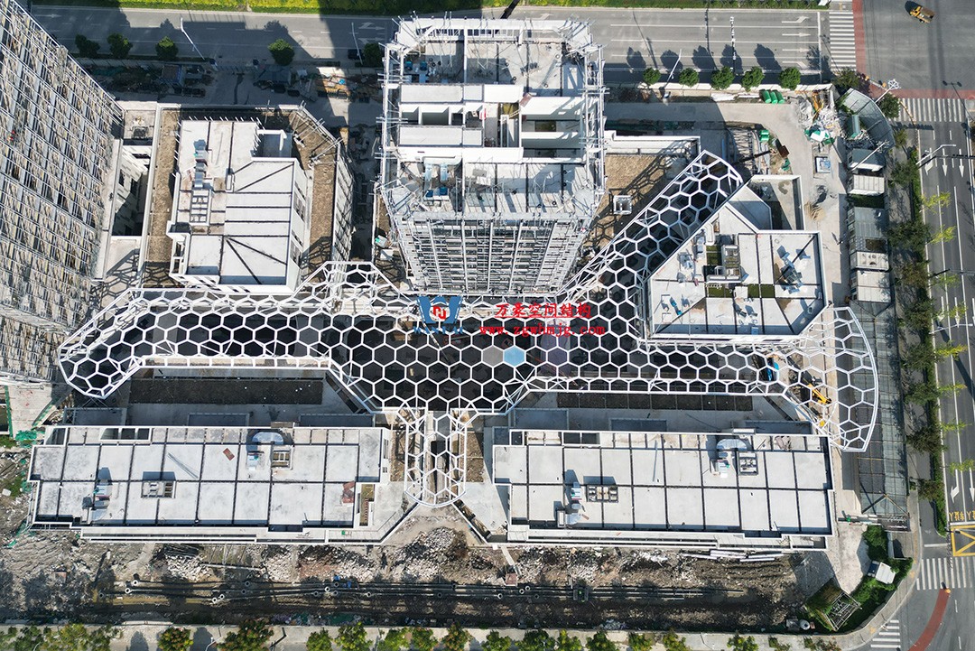 已完工，這個(gè)ETFE氣枕商業(yè)天幕閃亮登場(chǎng)！