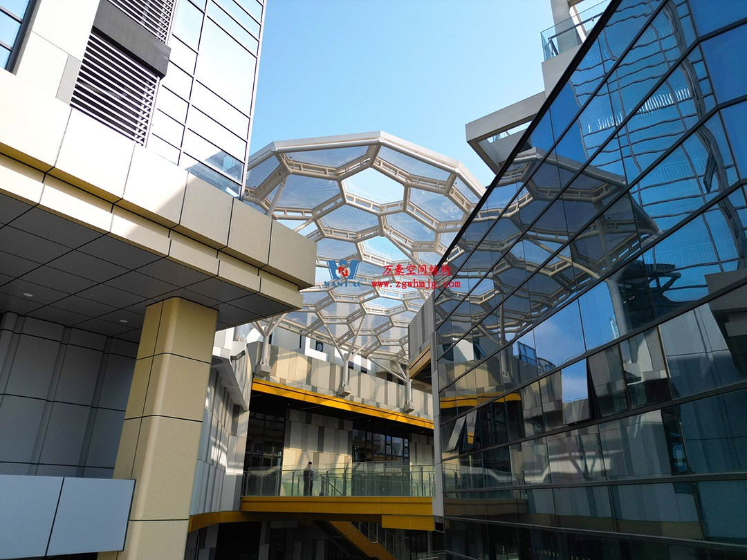 已完工，這個(gè)ETFE氣枕商業(yè)天幕閃亮登場(chǎng)！