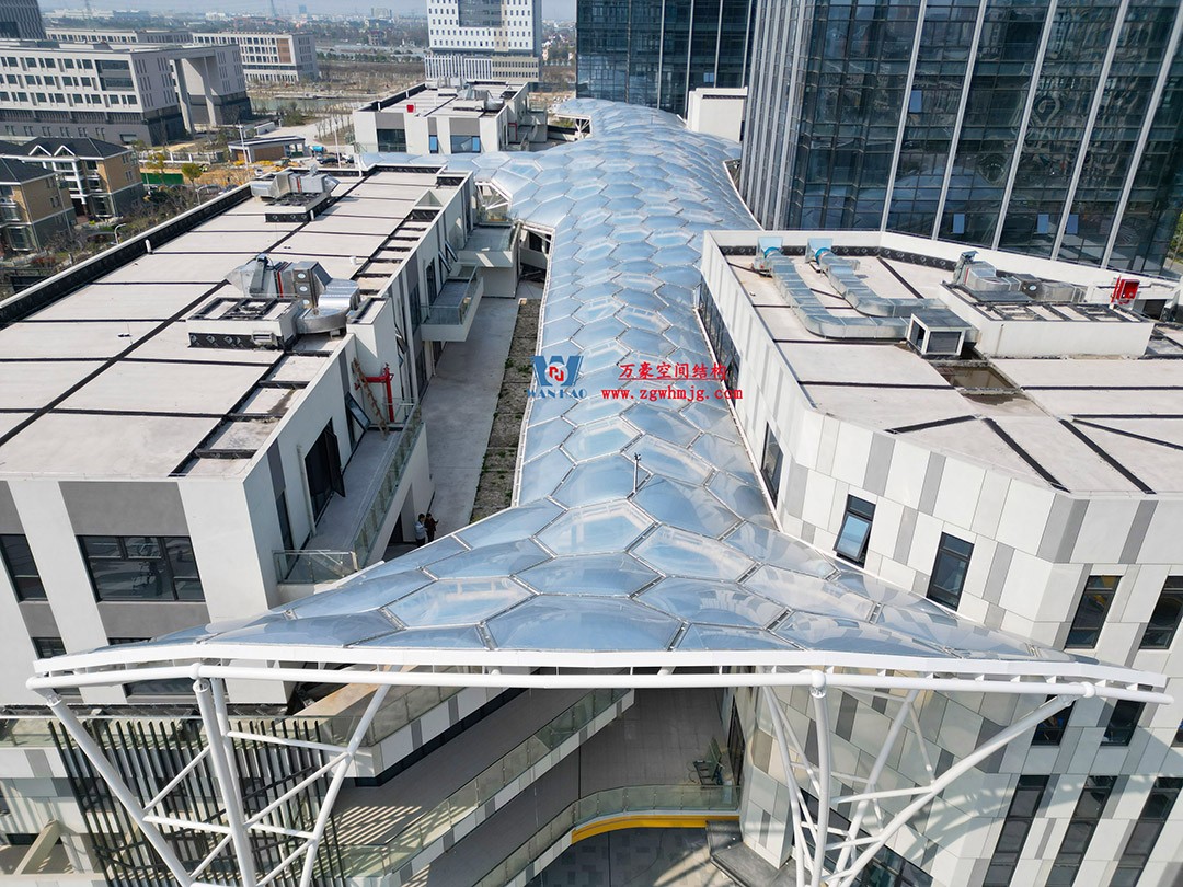 已完工，這個(gè)ETFE氣枕商業(yè)天幕閃亮登場(chǎng)！