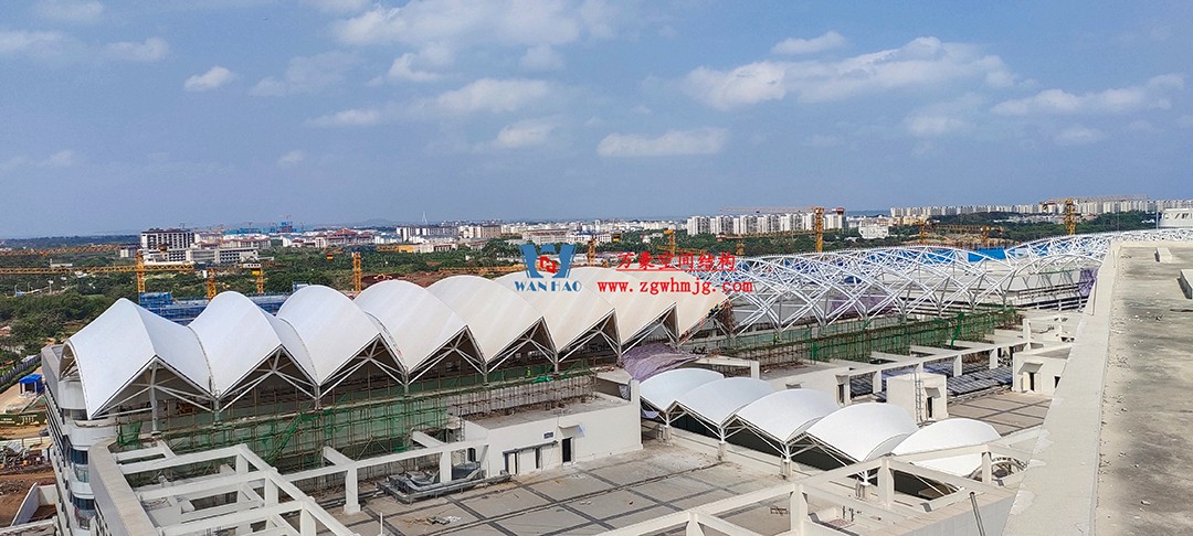 施工加速，這個(gè)PTFE膜結(jié)構(gòu)天幕即將完工！