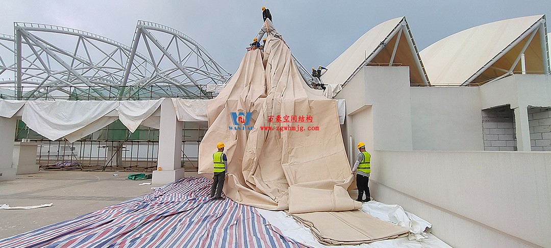 施工加速，這個(gè)PTFE膜結(jié)構(gòu)天幕即將完工！