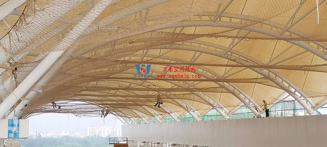 施工加速，這個(gè)PTFE膜結(jié)構(gòu)天幕即將完工！