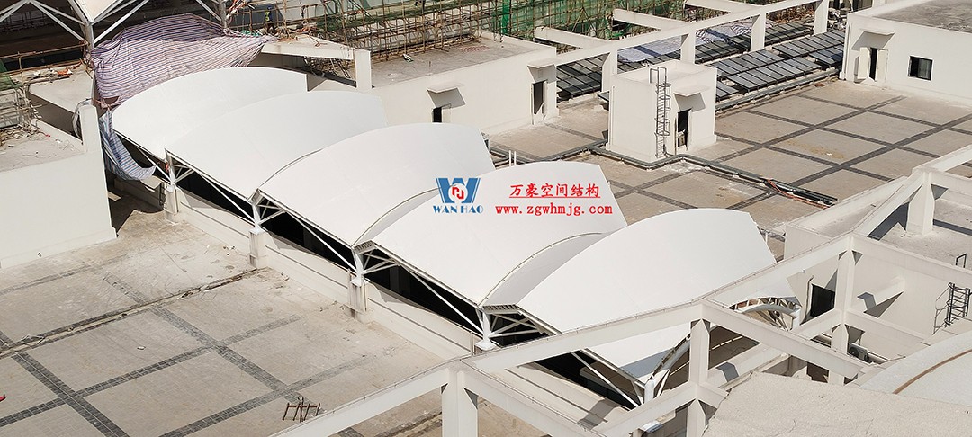施工加速，這個(gè)PTFE膜結(jié)構(gòu)天幕即將完工！