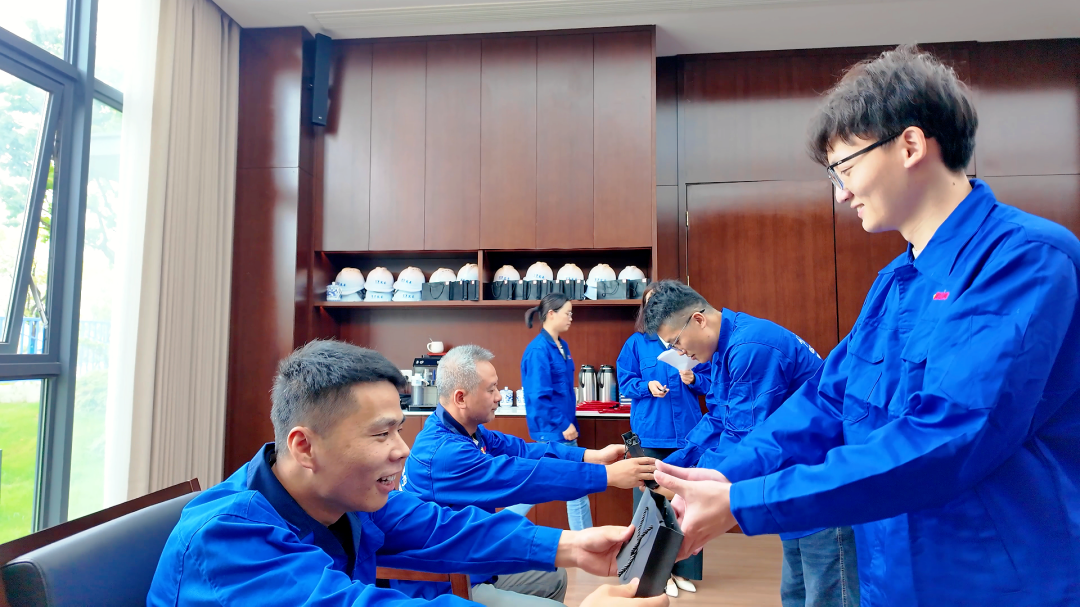 浙江萬豪空間結(jié)構(gòu)集團(tuán)有限公司隆重舉行“匠心傳承·共筑未來”師徒大會(huì)！